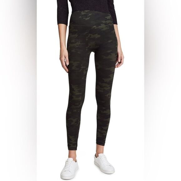 Spanx Look at Me Now Seamless Legging in Green Camo - Size M - Picture 1 of 5